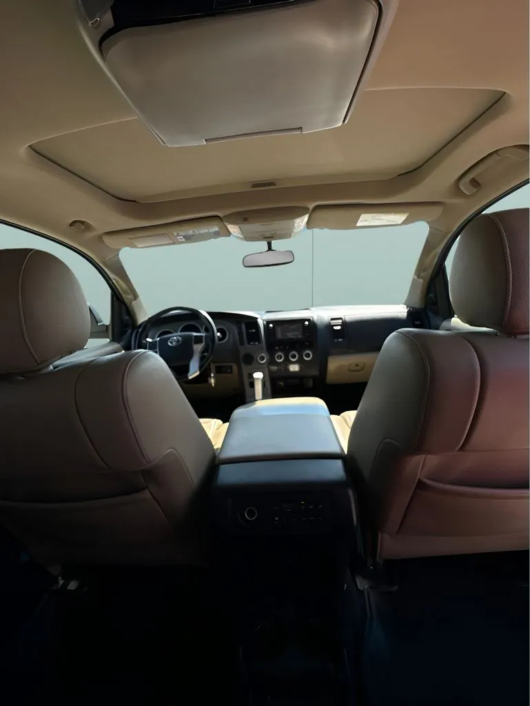 Toyota Sequoia photo 26