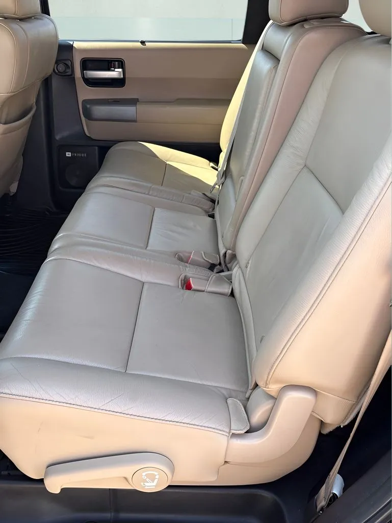Toyota Sequoia photo 15