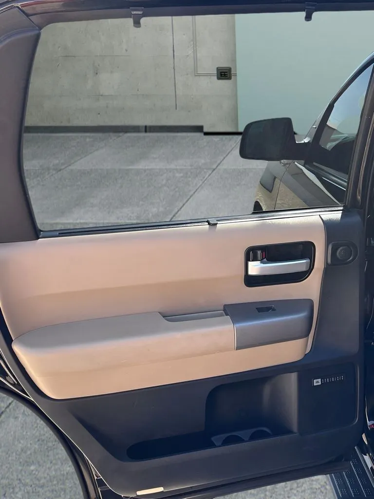 Toyota Sequoia photo 14