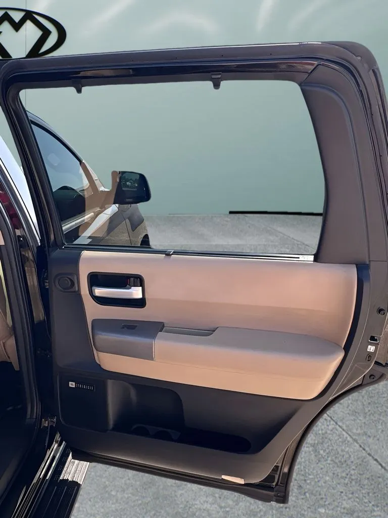 Toyota Sequoia photo 20