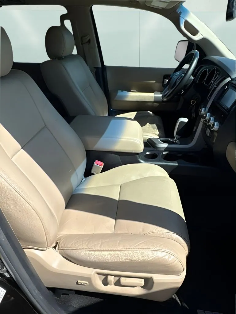 Toyota Sequoia photo 23