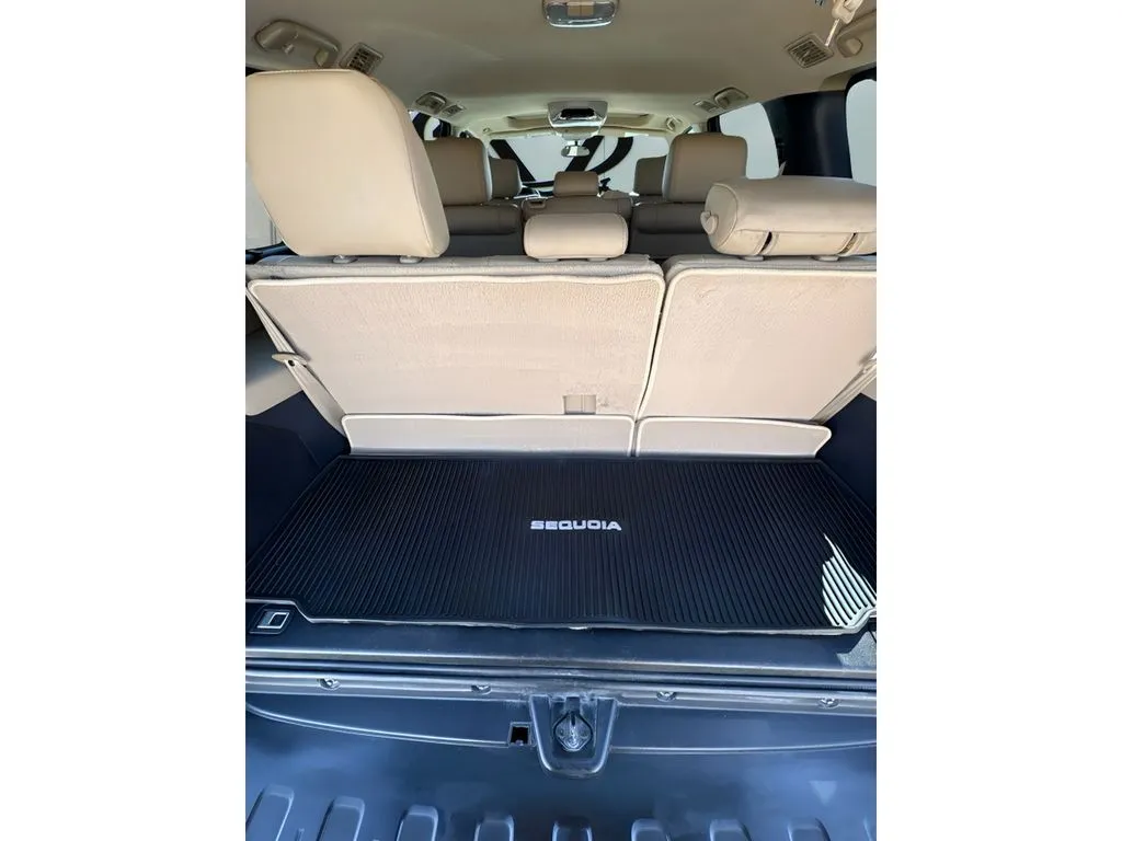 Toyota Sequoia photo 17