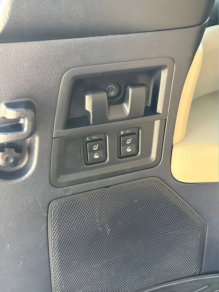 Toyota Sequoia photo 18