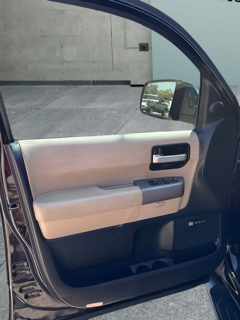 Toyota Sequoia photo 11