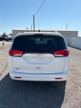 More photos of 2021 Chrysler Voyager LXI at 4M Autoplex - Industrial Blvd, TX