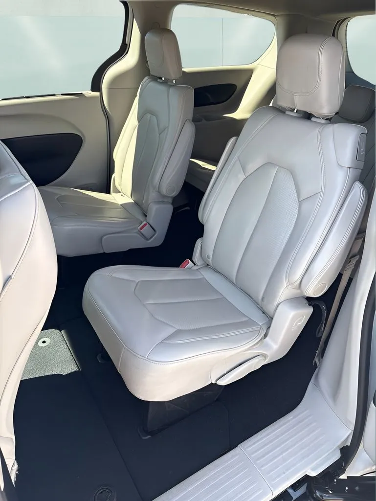 Chrysler Voyager photo 14