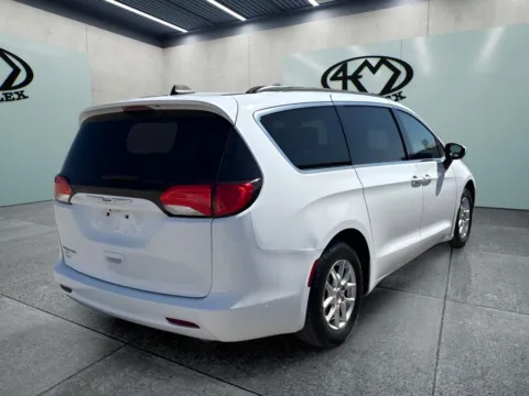 More photos of 2021 Chrysler Voyager LXI at 4M Autoplex - Industrial Blvd, TX
