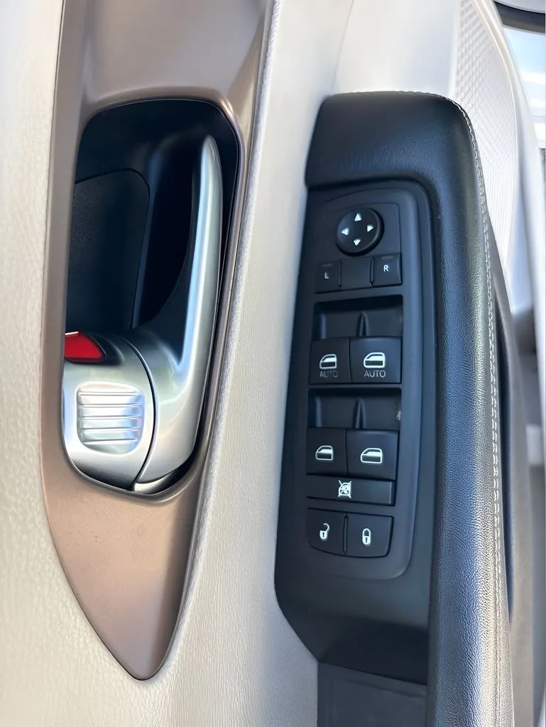 Chrysler Voyager photo 12