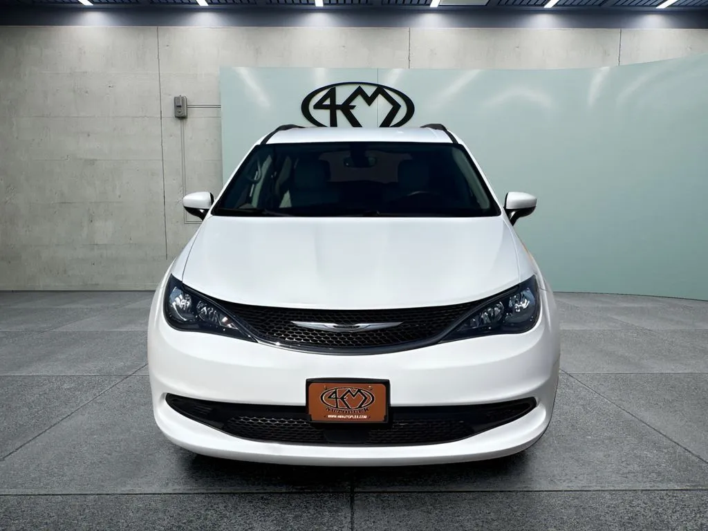 Chrysler Voyager photo 10