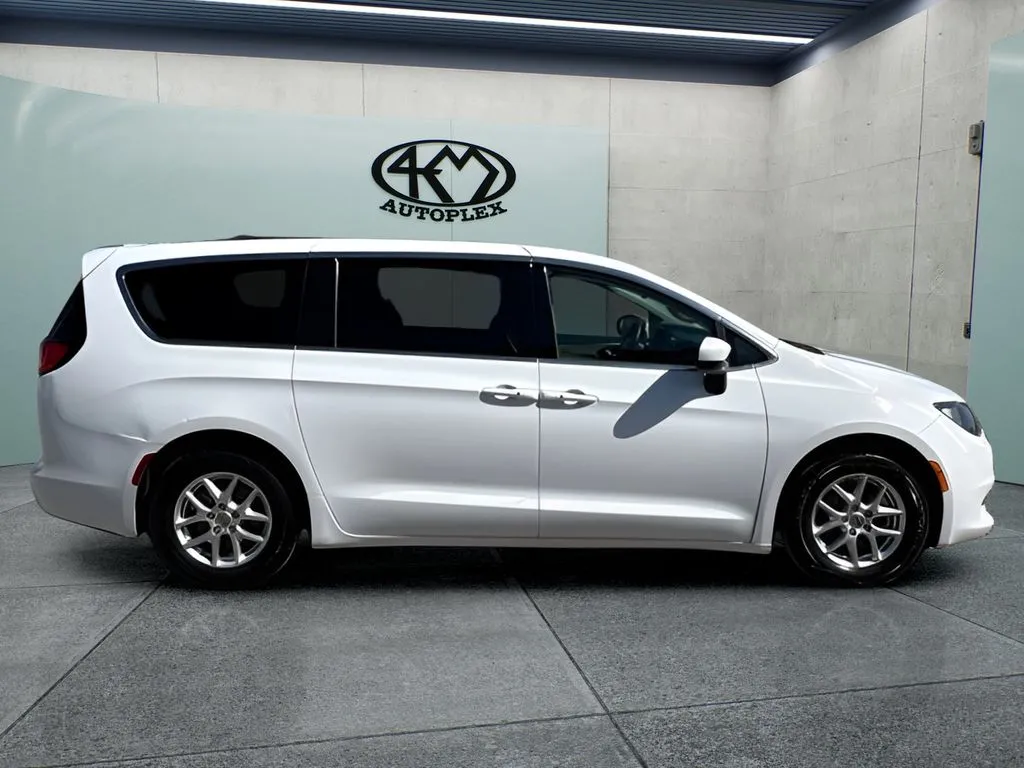 Chrysler Voyager photo 3