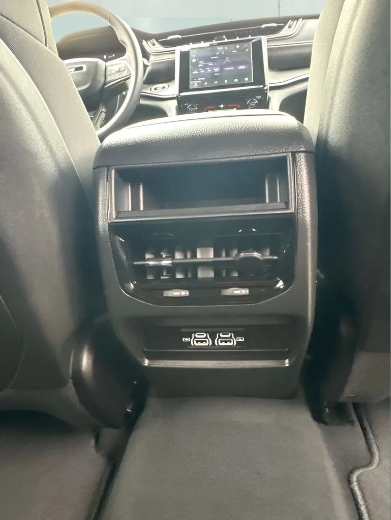Jeep Grand Cherokee photo 21