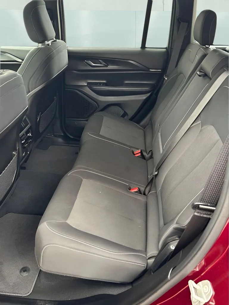 Jeep Grand Cherokee photo 13