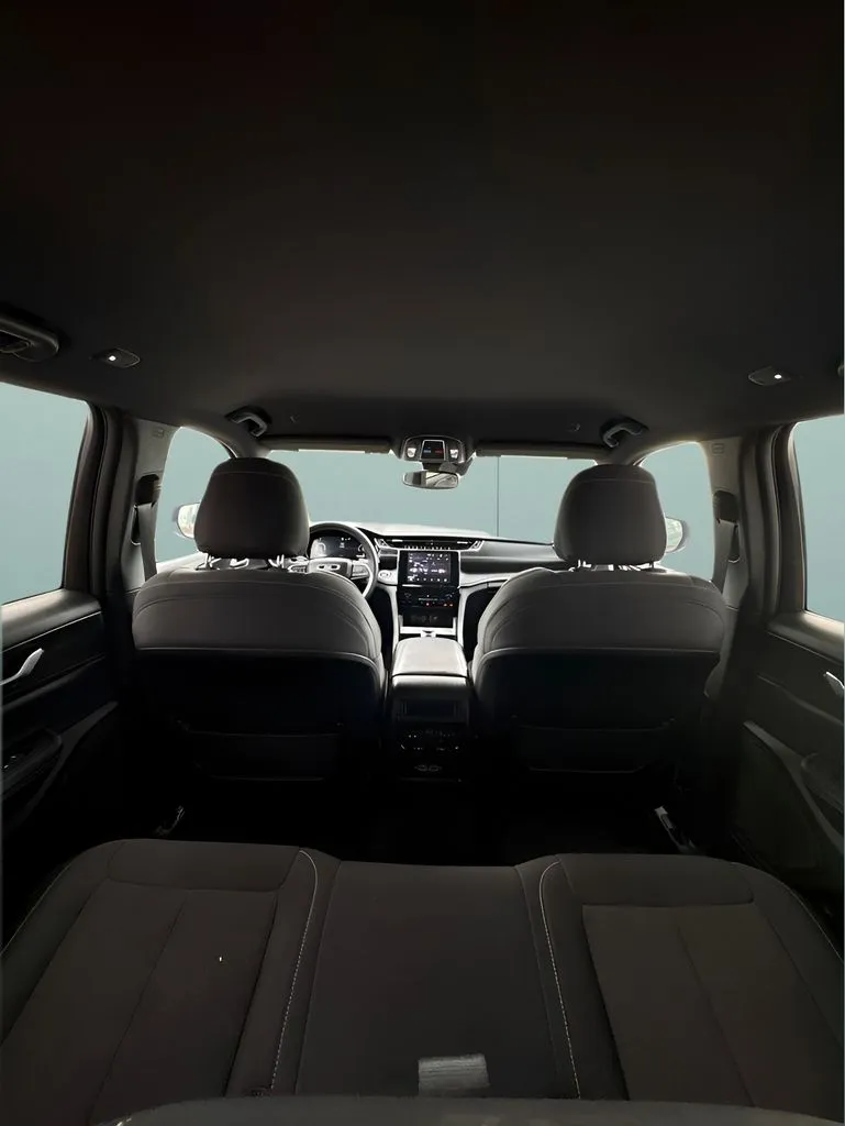 Jeep Grand Cherokee photo 16