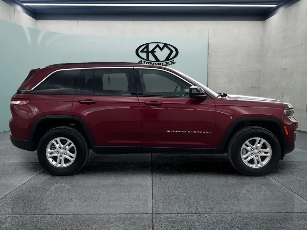 Jeep Grand Cherokee photo 2