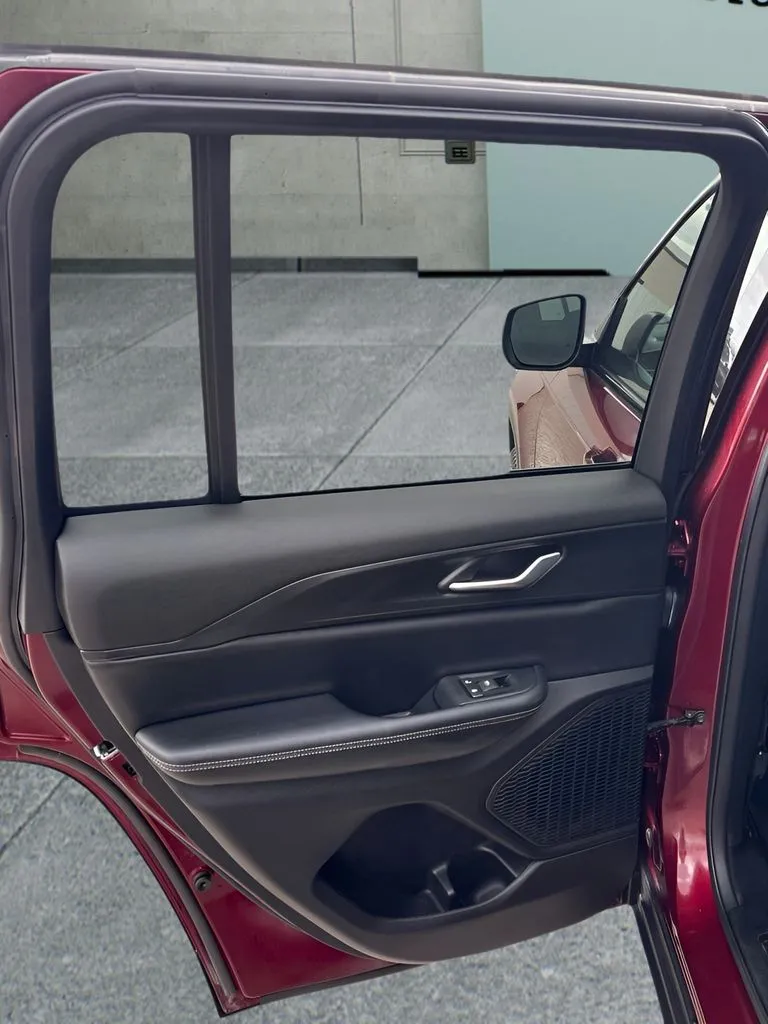 Jeep Grand Cherokee photo 12