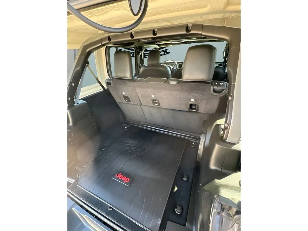 Jeep Wrangler photo 17