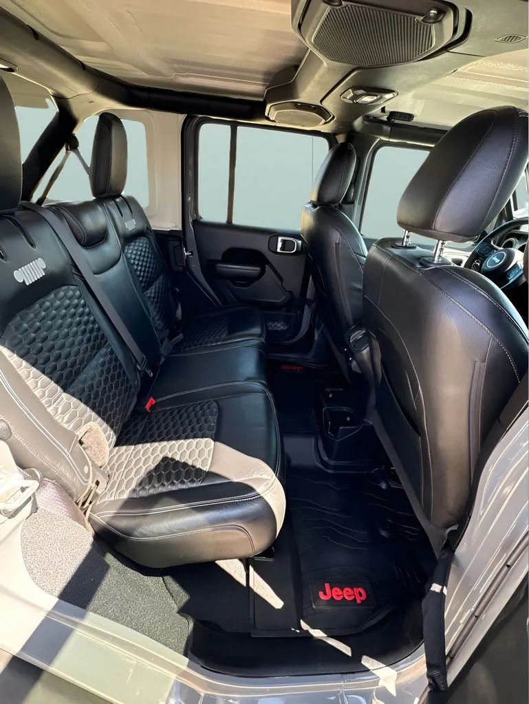 Jeep Wrangler photo 19