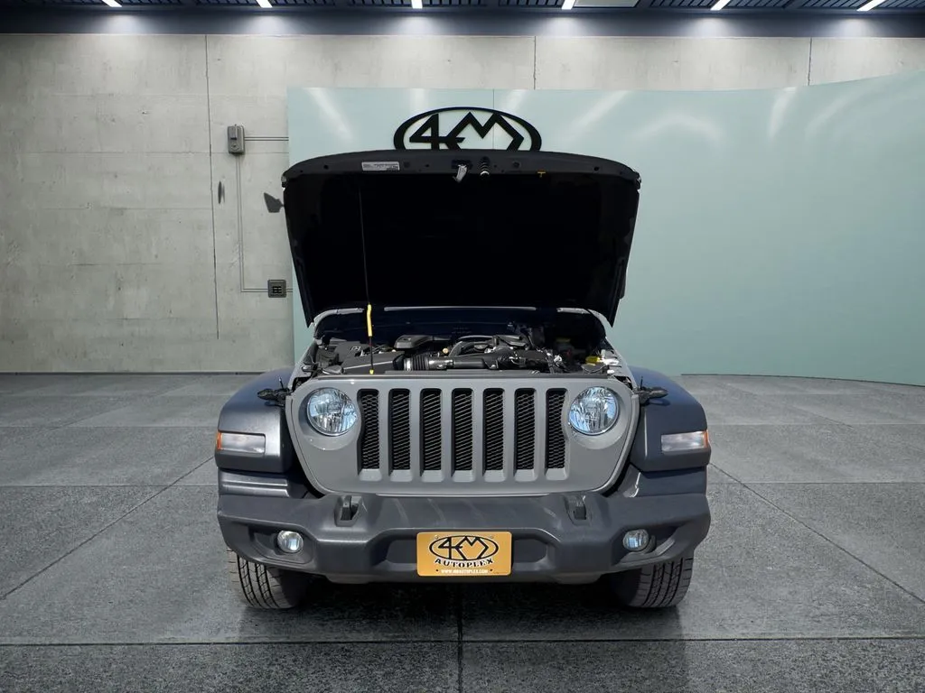 Jeep Wrangler photo 9