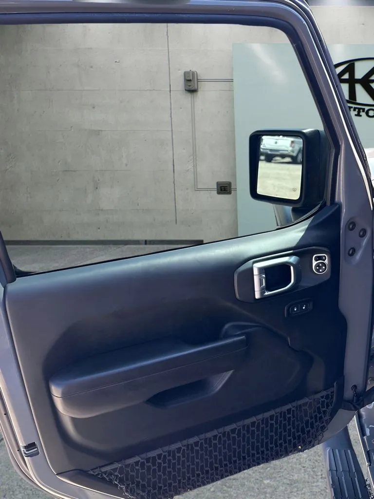 Jeep Wrangler photo 12