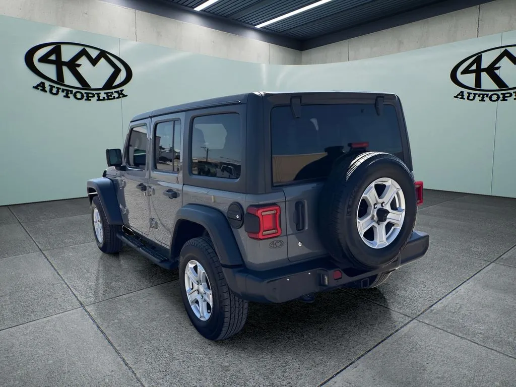 Jeep Wrangler photo 6