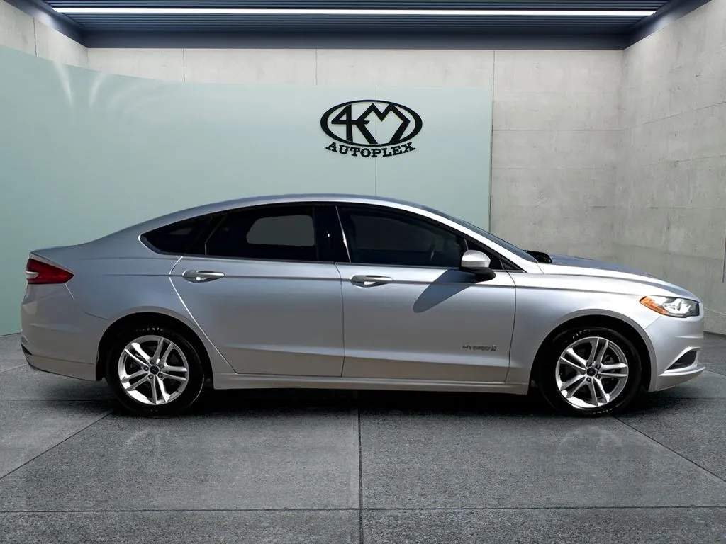 Ford Fusion photo 2