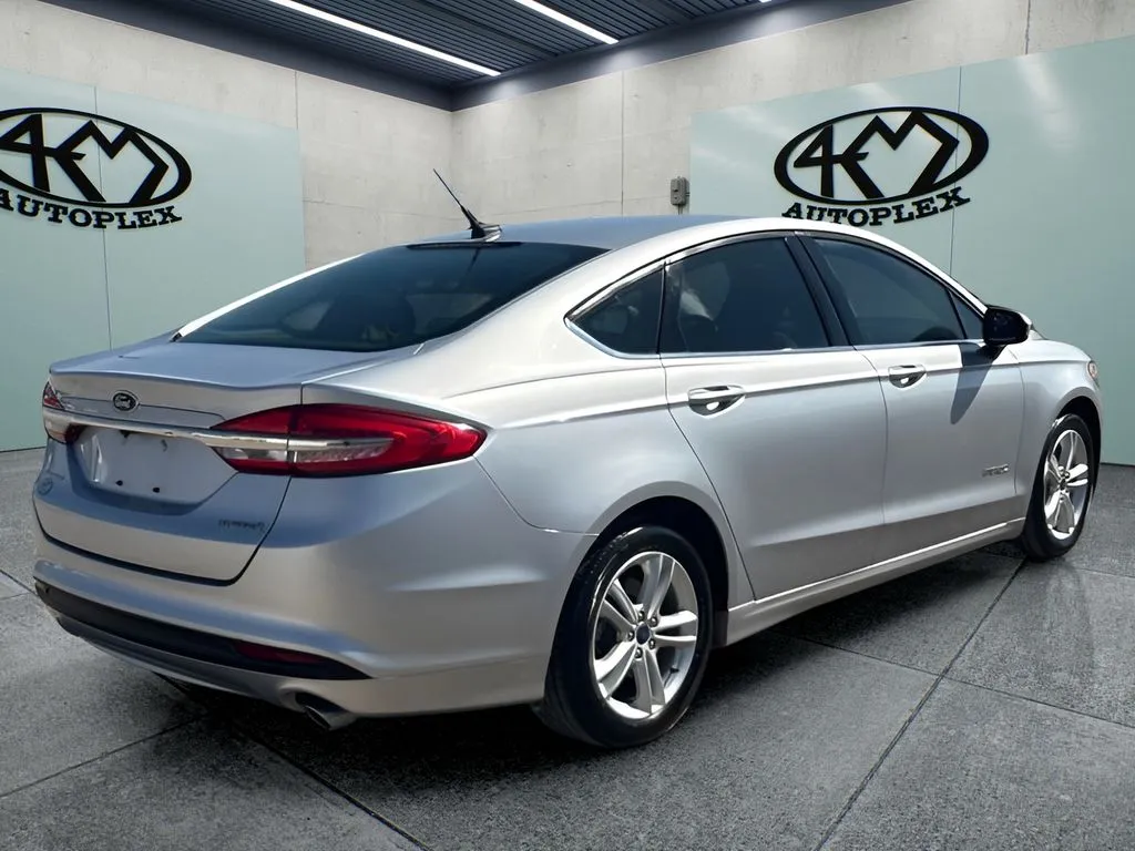 Ford Fusion photo 3