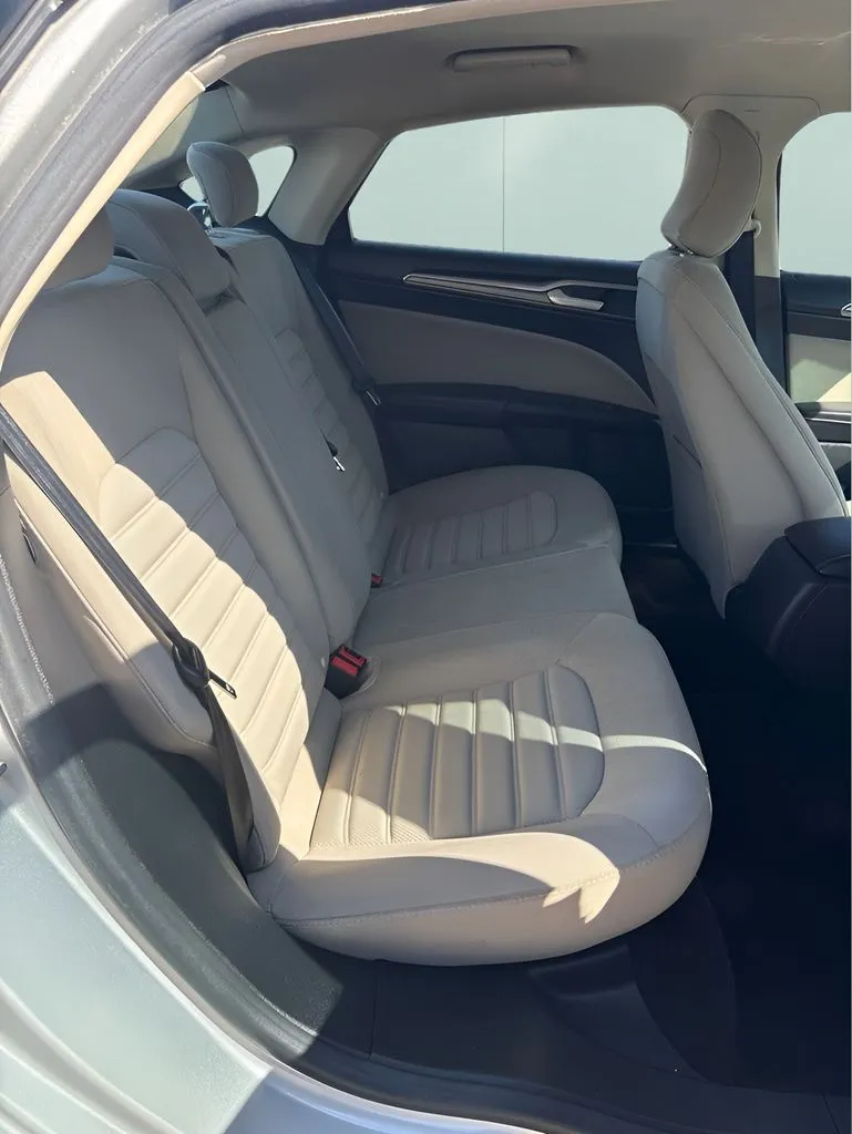 Ford Fusion photo 19