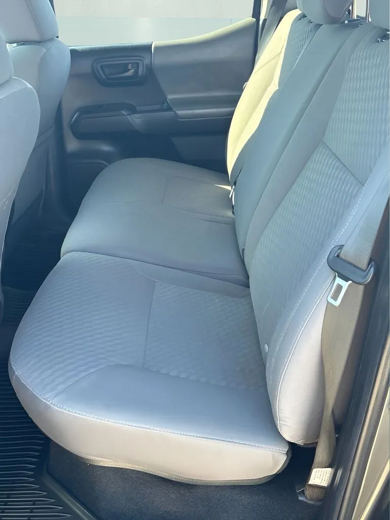 Toyota Tacoma photo 16