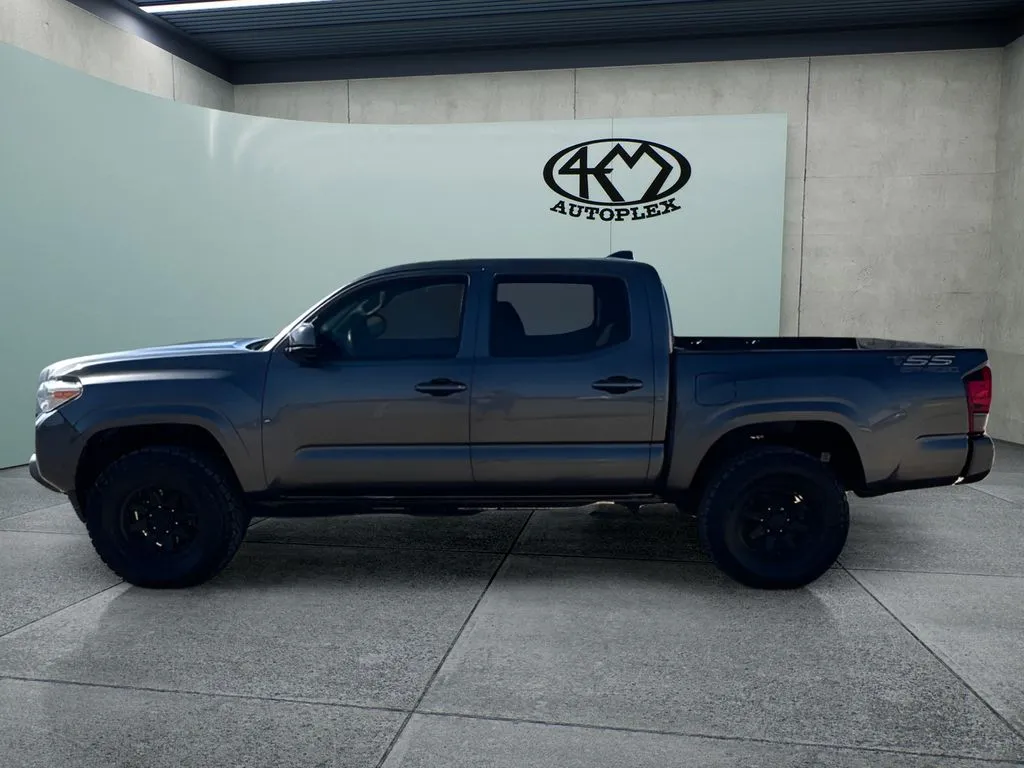 Toyota Tacoma photo 6
