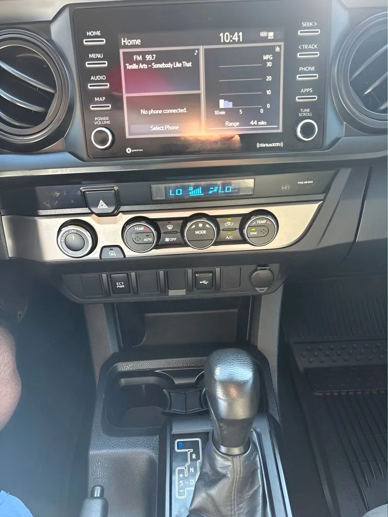 Toyota Tacoma photo 23