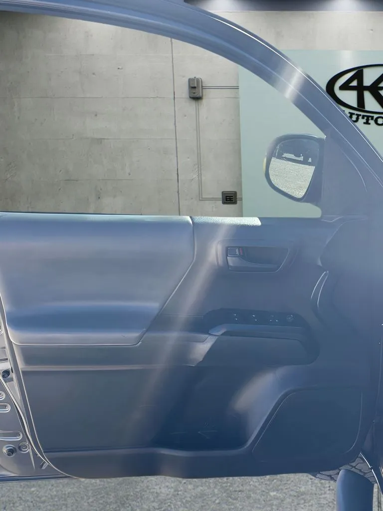 Toyota Tacoma photo 12