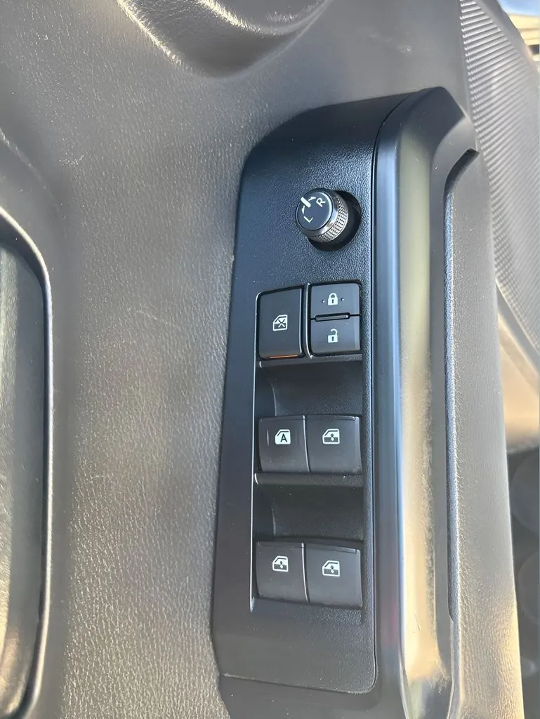 Toyota Tacoma photo 13