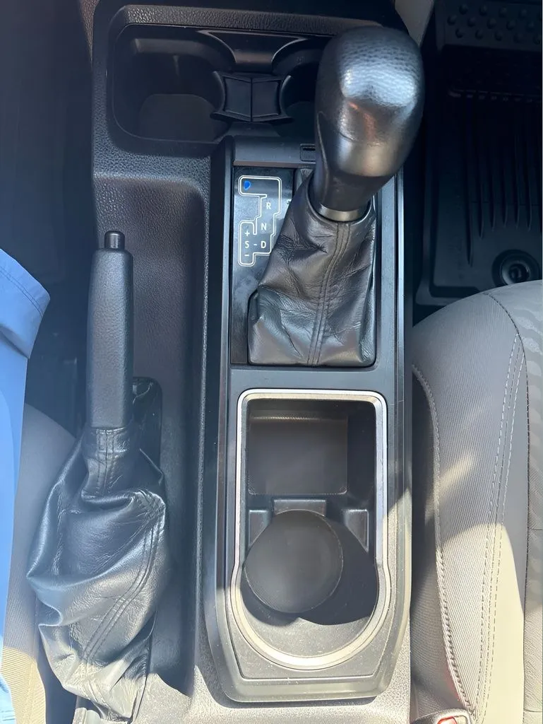 Toyota Tacoma photo 25