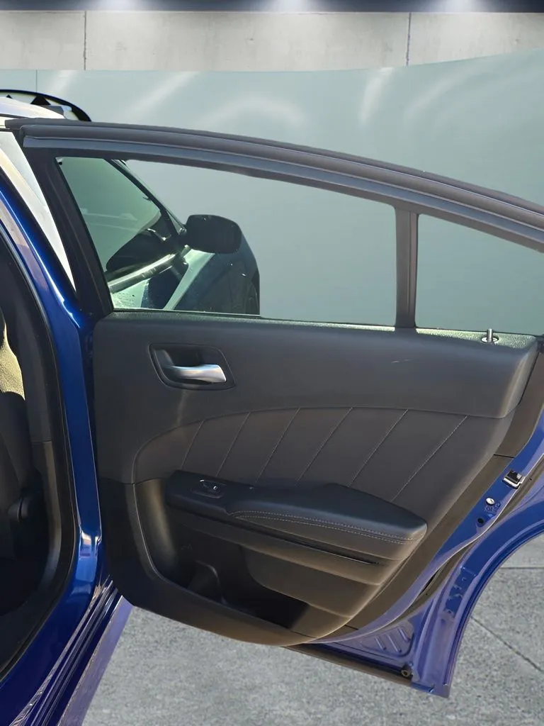 Dodge Charger photo 18