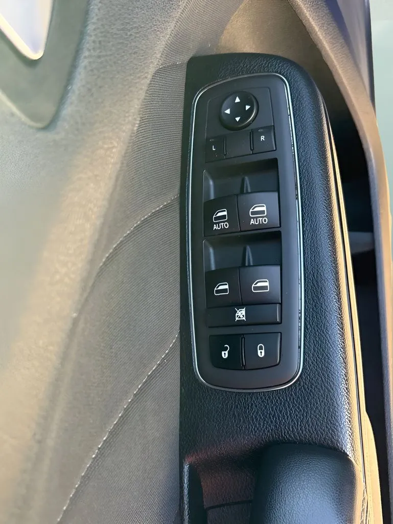 Dodge Charger photo 12
