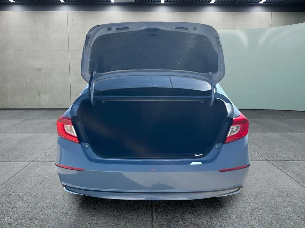 Honda Accord photo 9