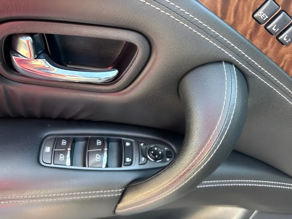 Nissan Armada photo 12