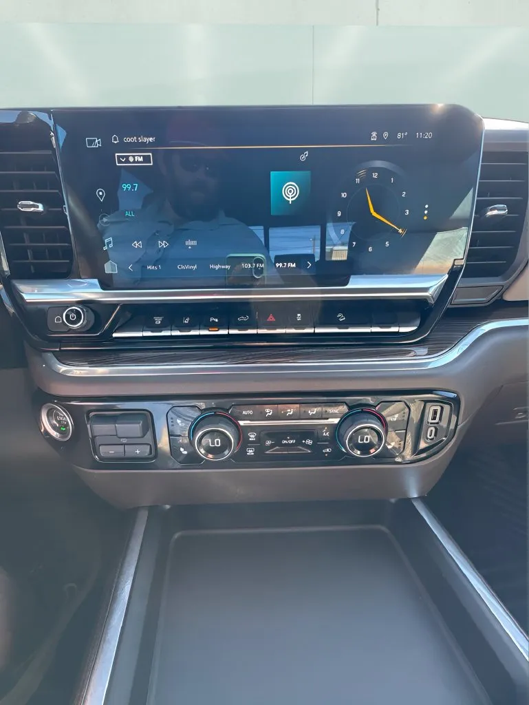 Chevrolet Silverado photo 29
