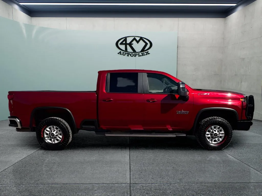 Chevrolet Silverado photo 2