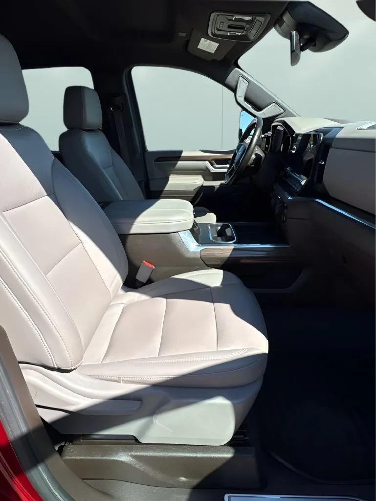 Chevrolet Silverado photo 23