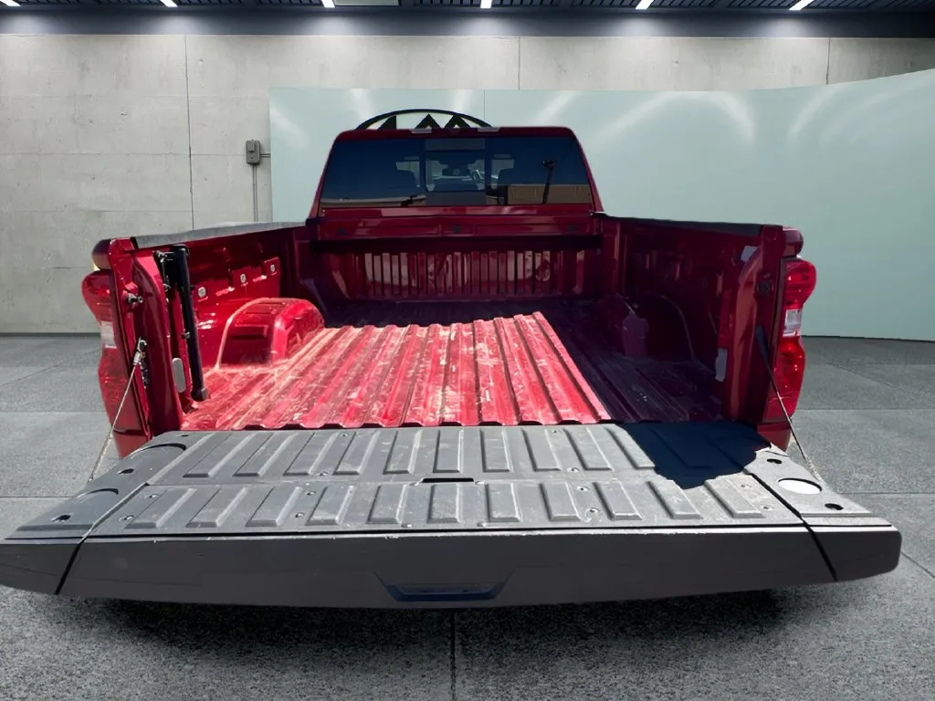 Chevrolet Silverado photo 17