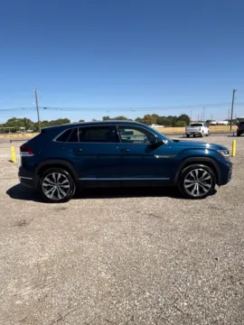 Photos of 2022 Volkswagen Atlas Cross Sport 3.6L V6 SEL Premium R-Line for sale in Abilene, TX at 4M Autoplex - Industrial Blvd
