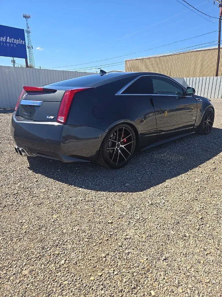 Cadillac CTS-V photo 3