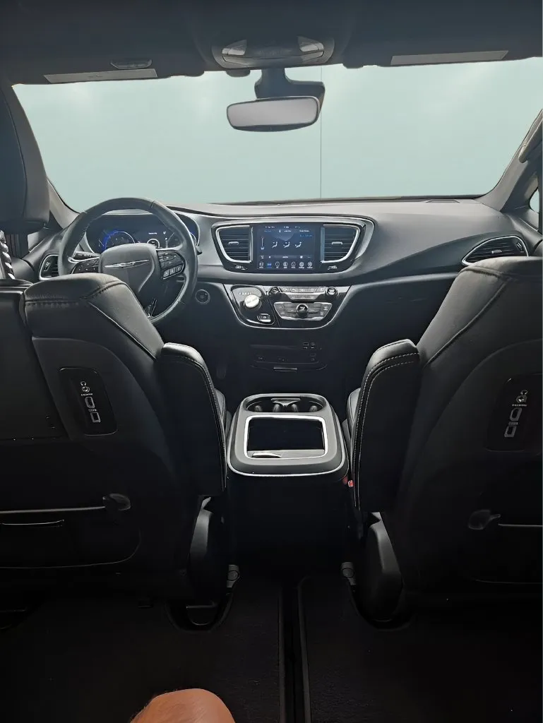 Chrysler Pacifica photo 20