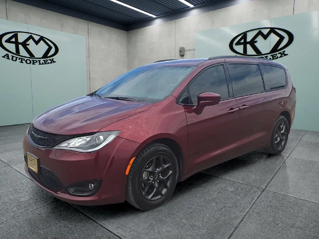 Chrysler Pacifica photo 7