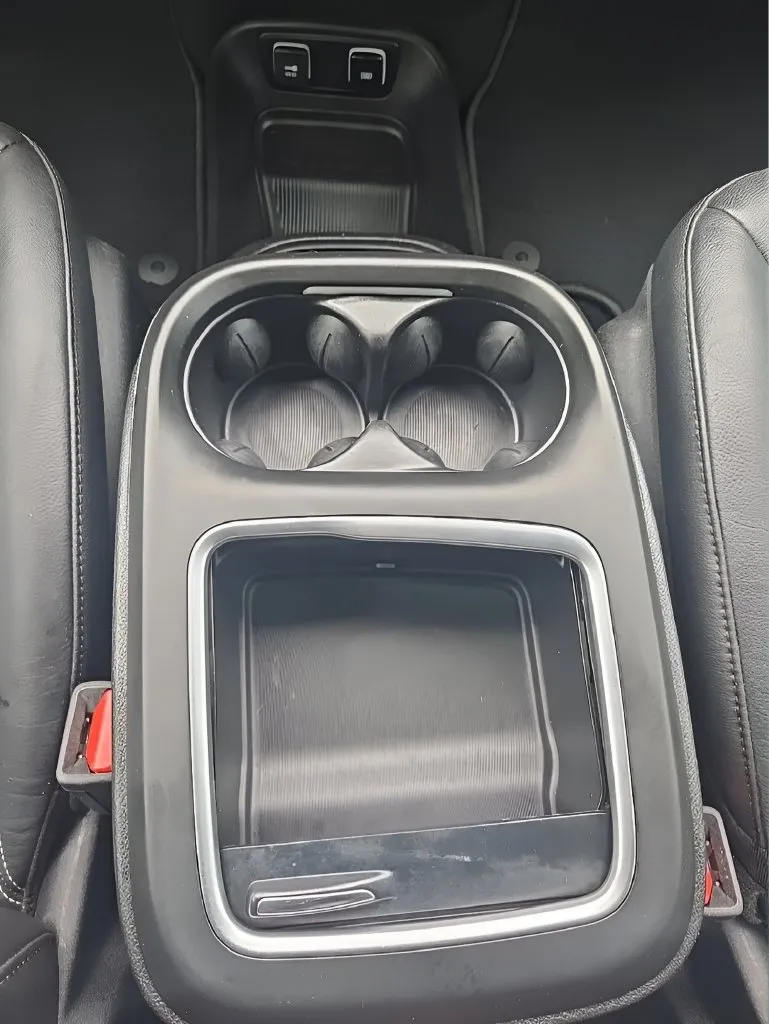 Chrysler Pacifica photo 25
