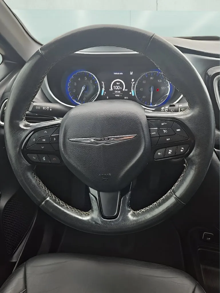 Chrysler Pacifica photo 22
