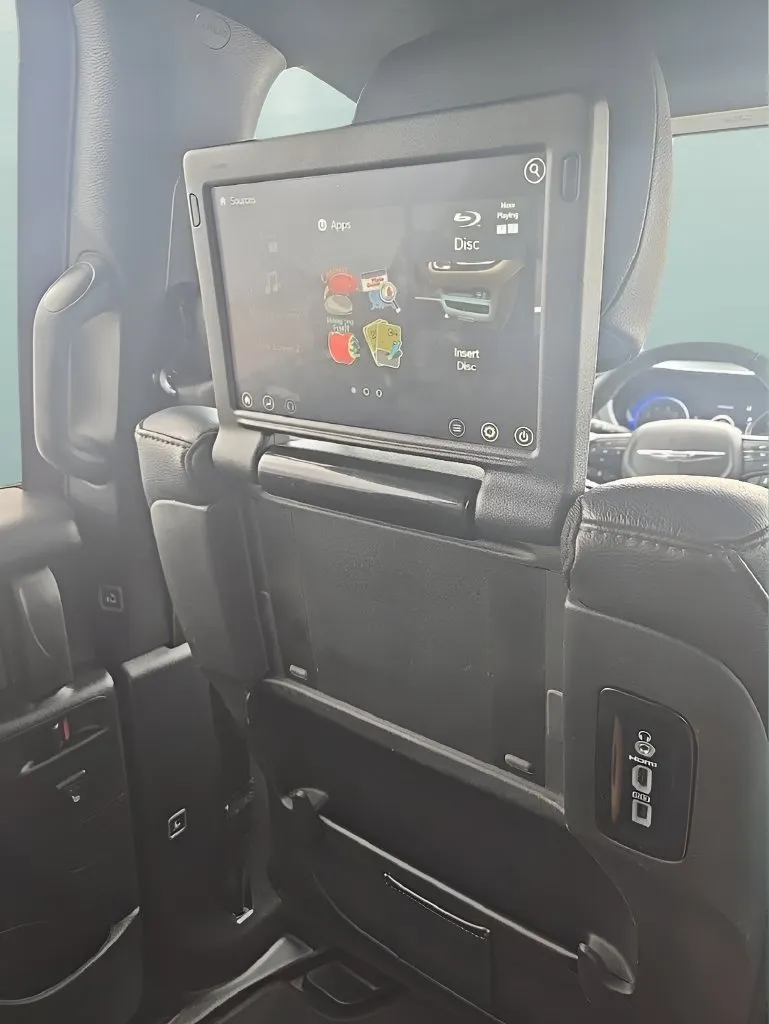 Chrysler Pacifica photo 29