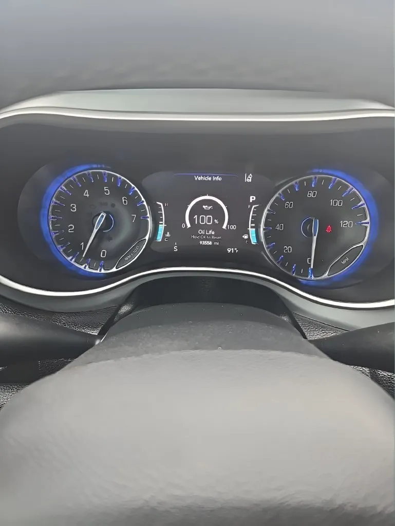 Chrysler Pacifica photo 23