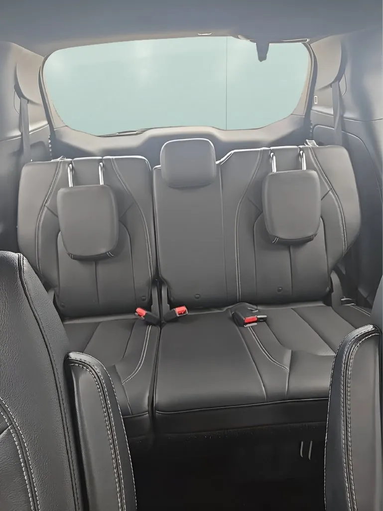 Chrysler Pacifica photo 19